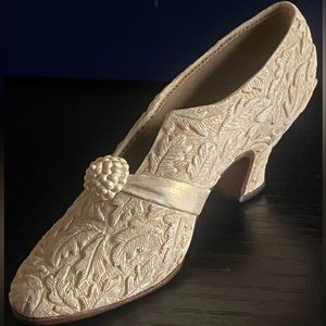 Just the Right Shoe by Raine “I Do”